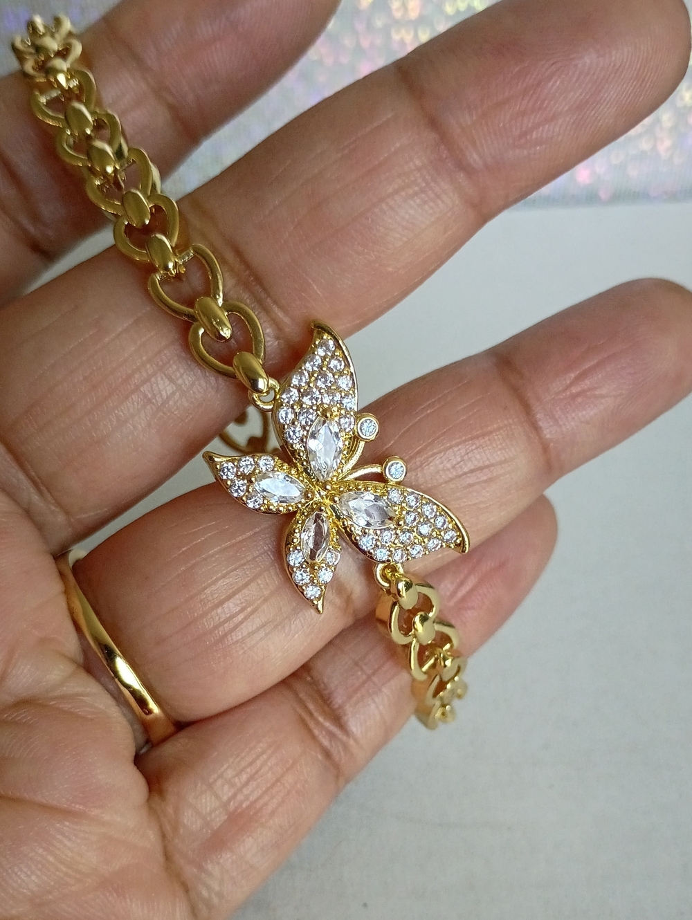 New Gold Tone Butterfly Chain Bracelet with Clear Crystals 🚨 - Picture 5 of 7